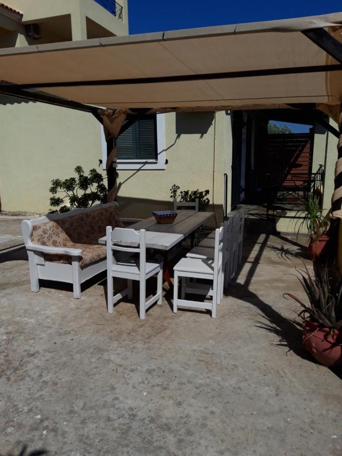 فيلا Elaia Country Living Galatás المظهر الخارجي الصورة