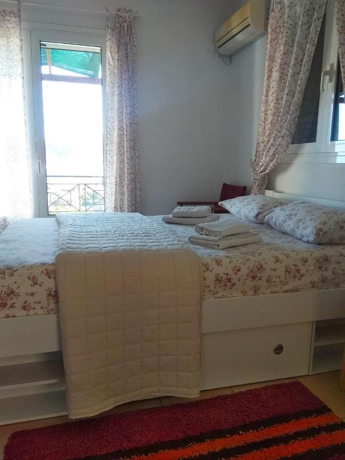 فيلا Elaia Country Living Galatás المظهر الخارجي الصورة